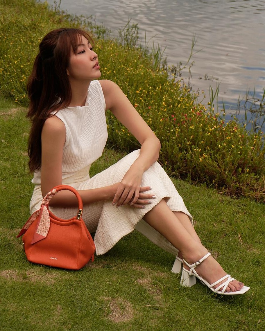 giày trắng sandals