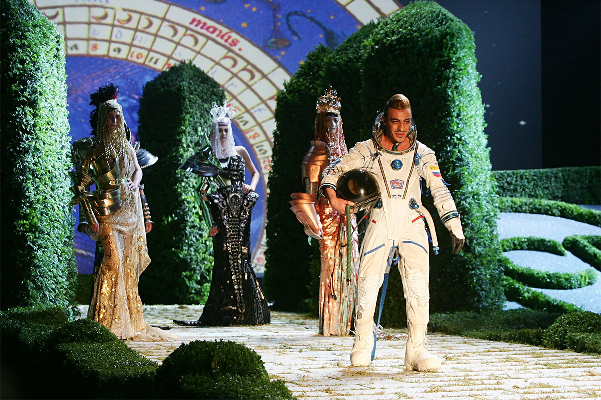 john-galliano-space-age-y3k