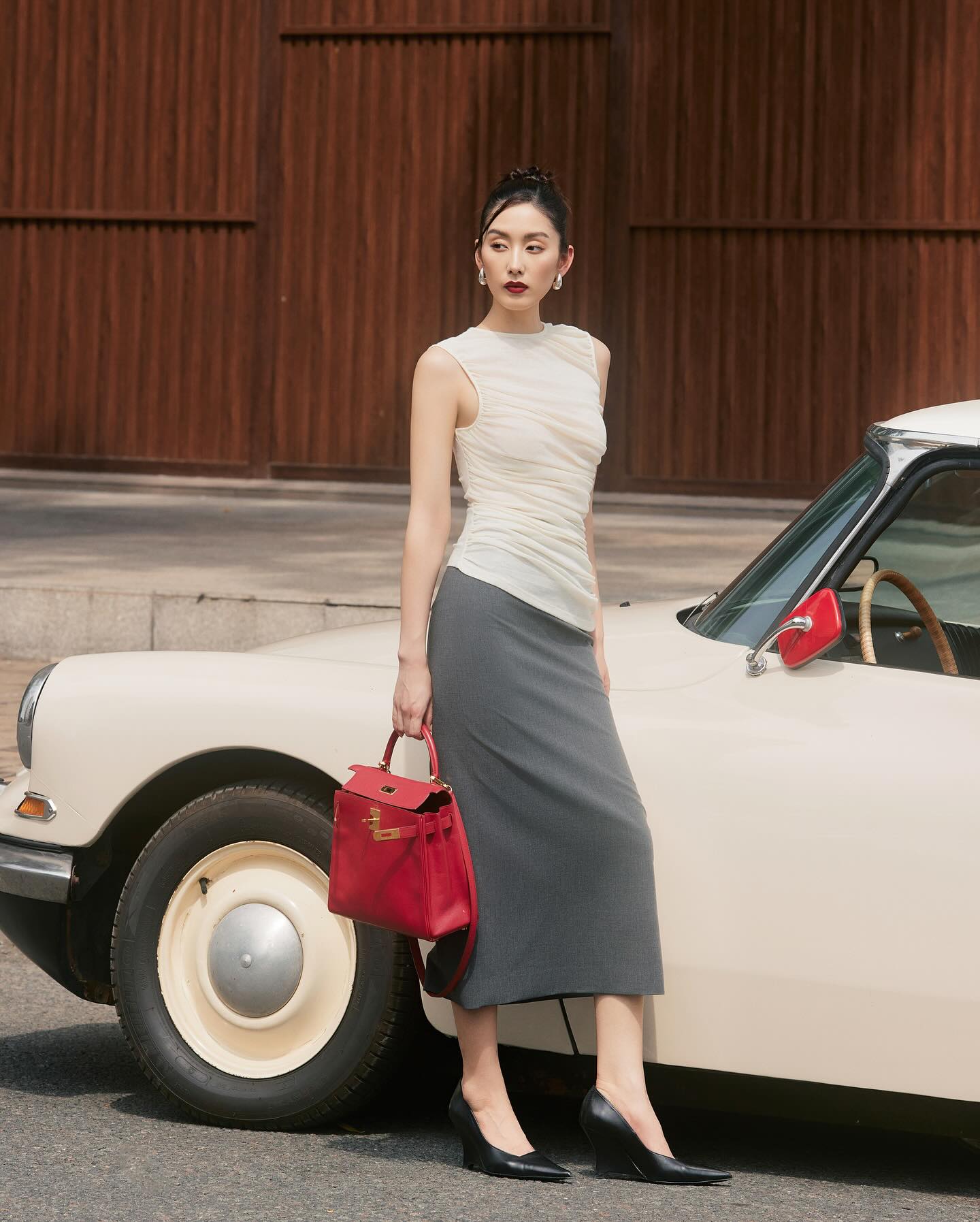 Chân váy midi của thương hiệu Huong Boutique