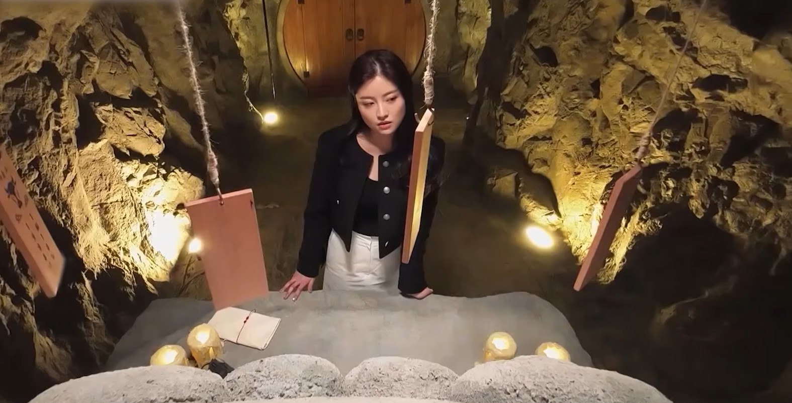 phần mở màn đầy tâm linh của chương trình hẹn hò
