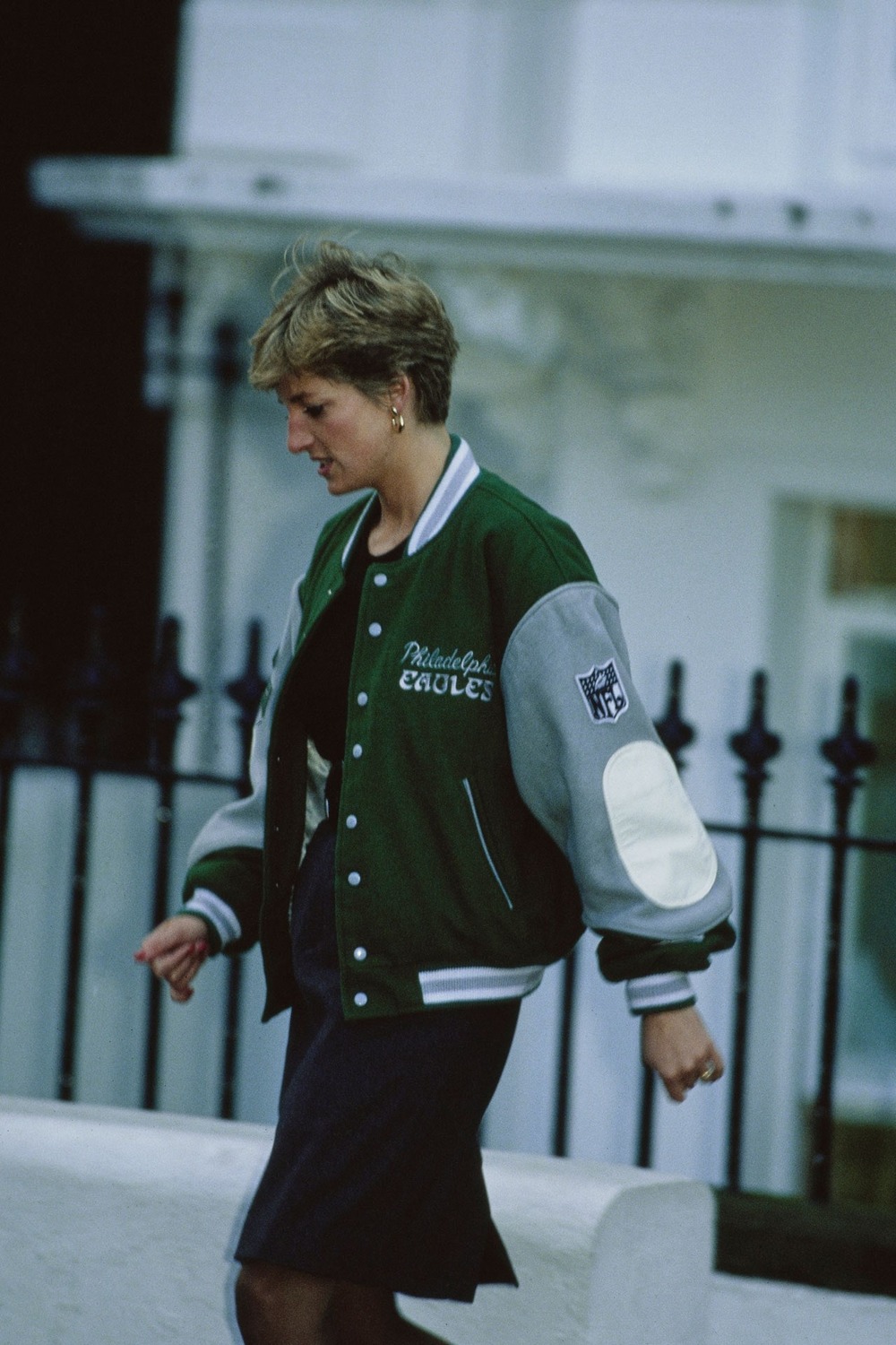 Công nương Diana diện bomber jacket