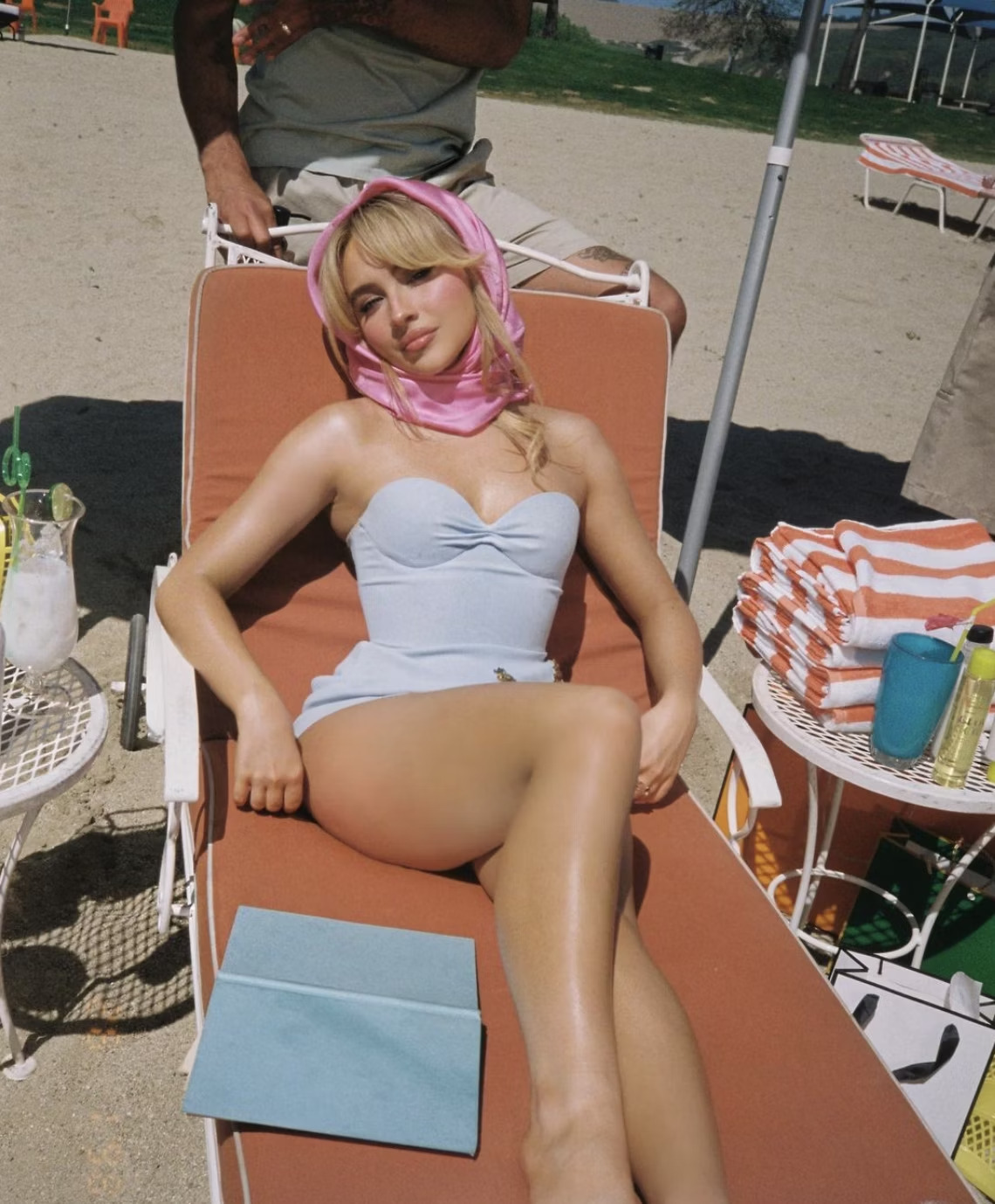 sabrinacarpenter bikini một mảnh
