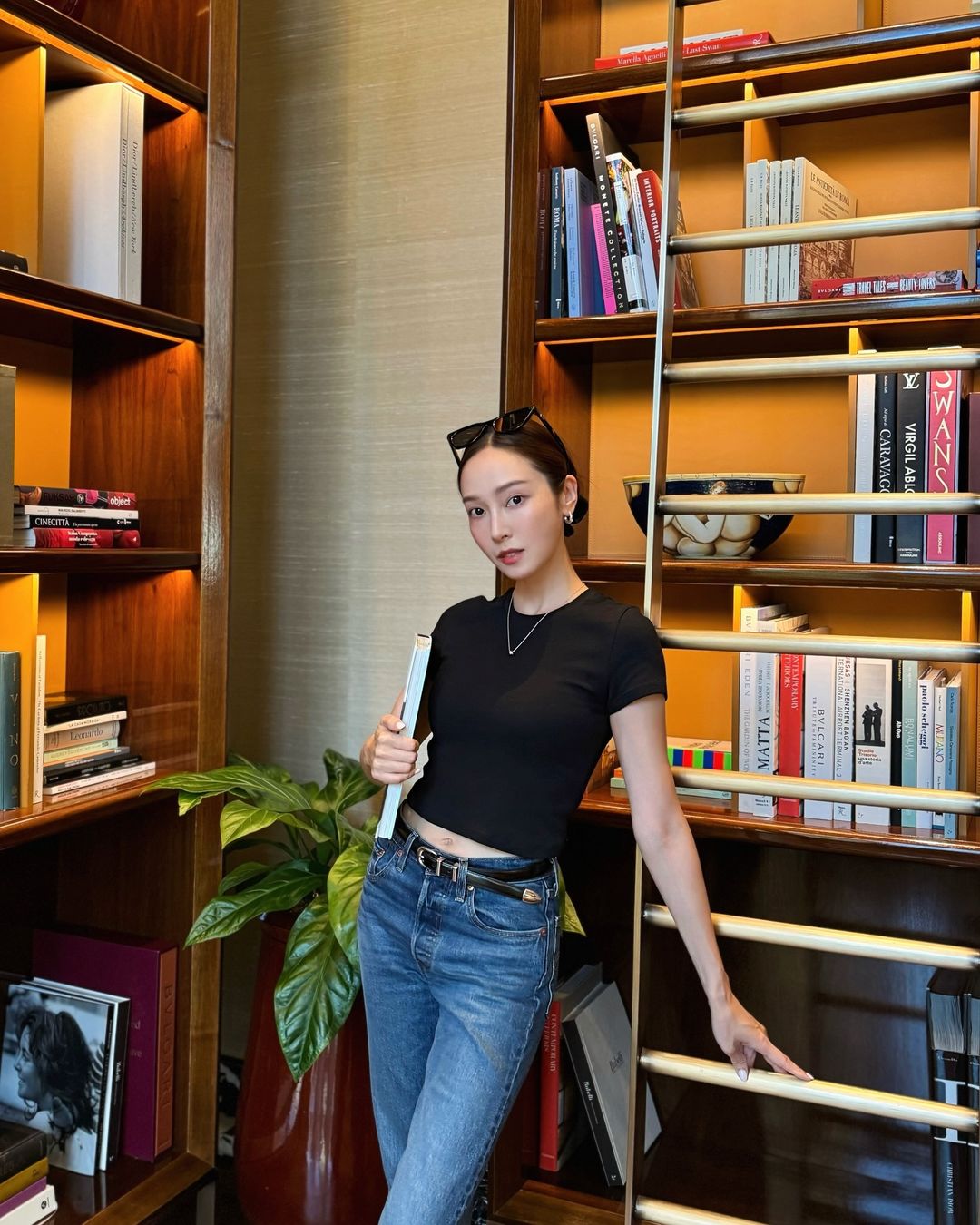 Jessica  quần dài và croptop