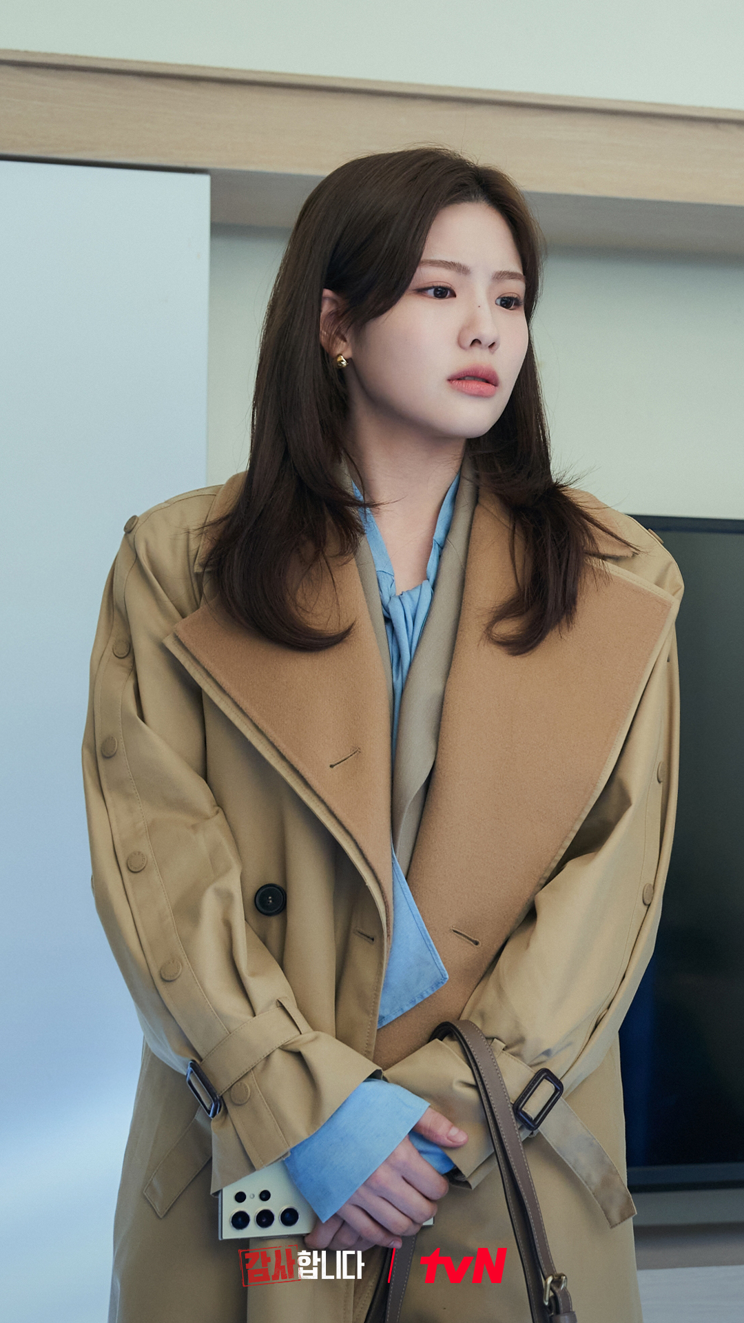 Nữ diễn viên  "The Auditors,"  đã biến chiếc áo blazer thành một phần không thể thiếu của phong cách cá nhân