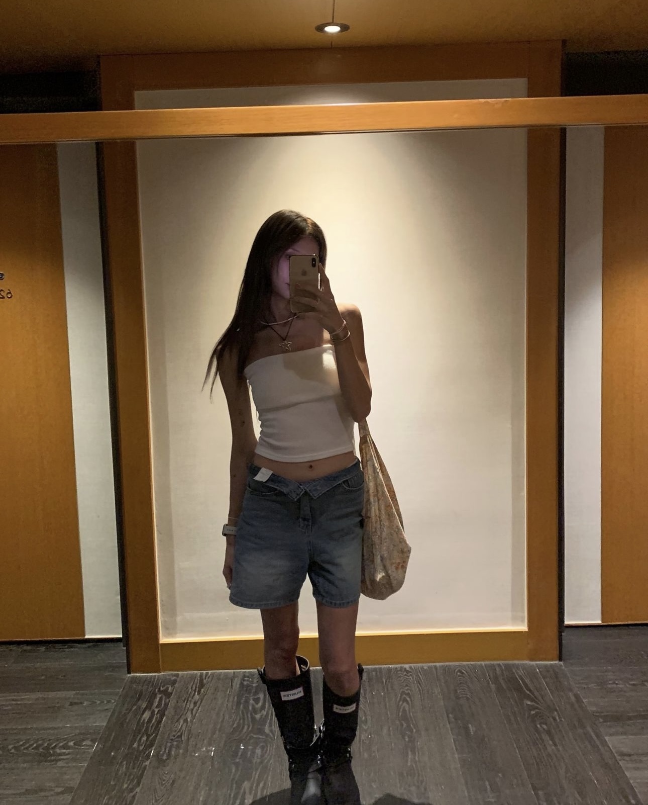 áo ống và shorts bermuda