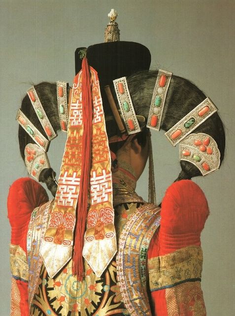 Váy cưới truyền thống Mông cổ