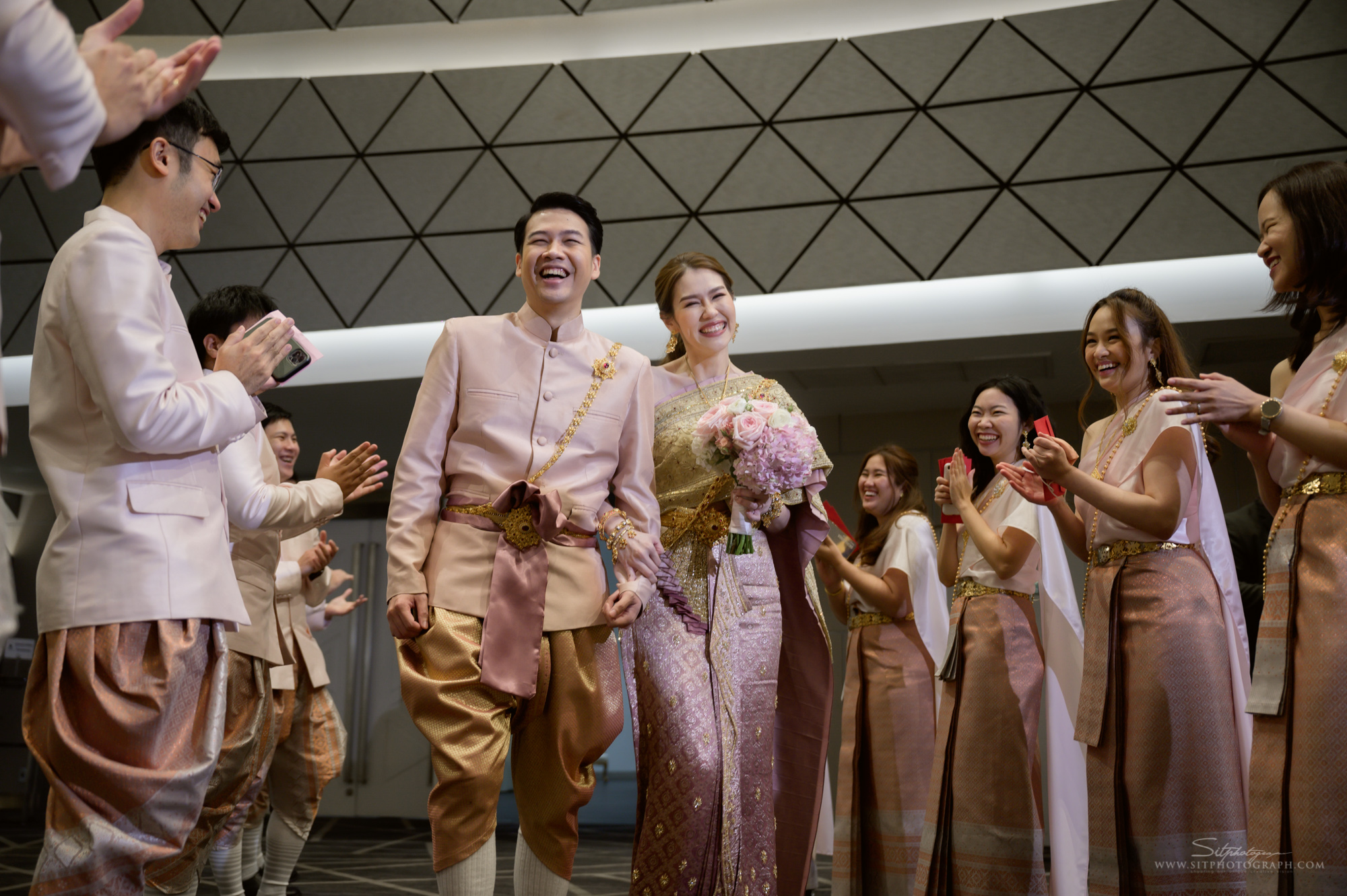 Váy cưới Thái Lan