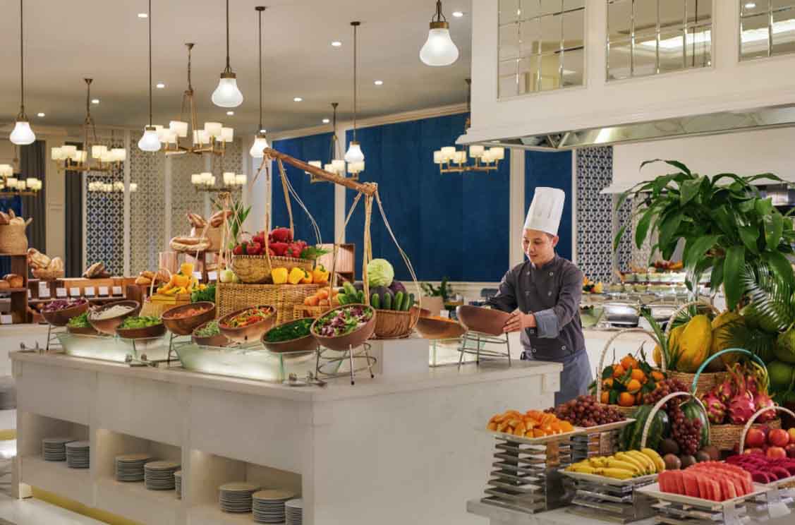 tiệc buffet ở resort melia cam ranh