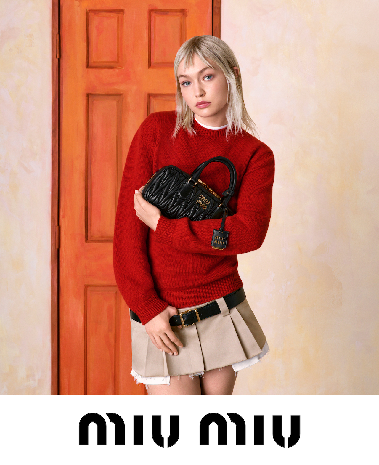 @gigihadid diện bản phối Miu Miu