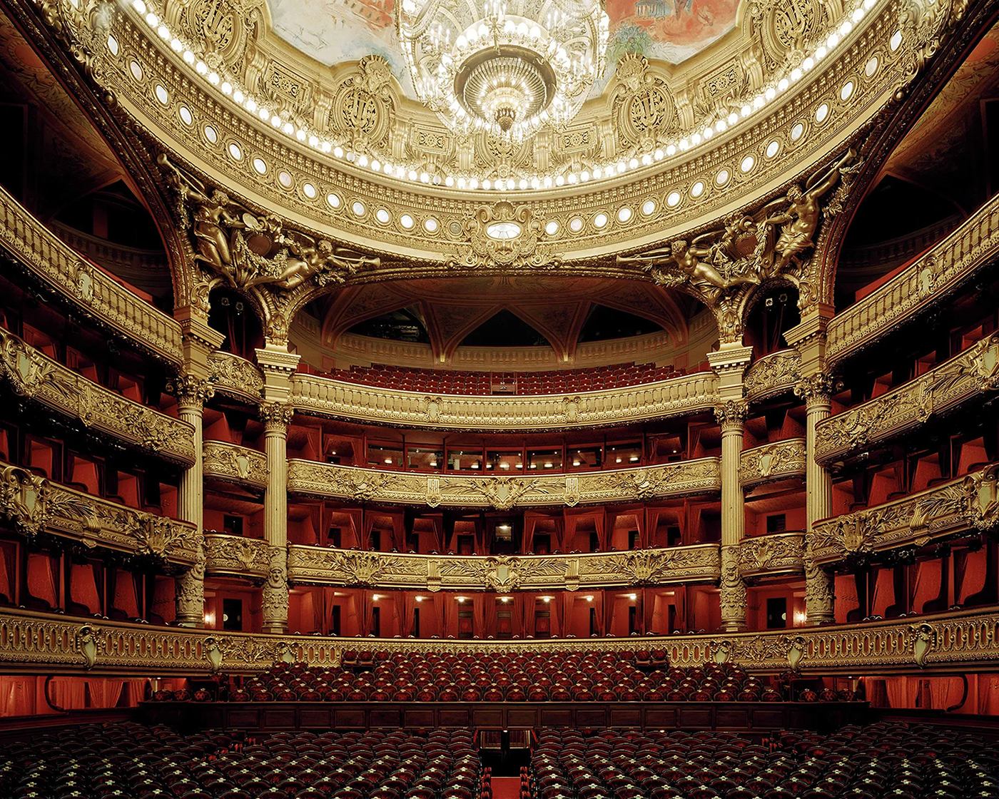 bên trong nhà hát opera The Palais Garnier 