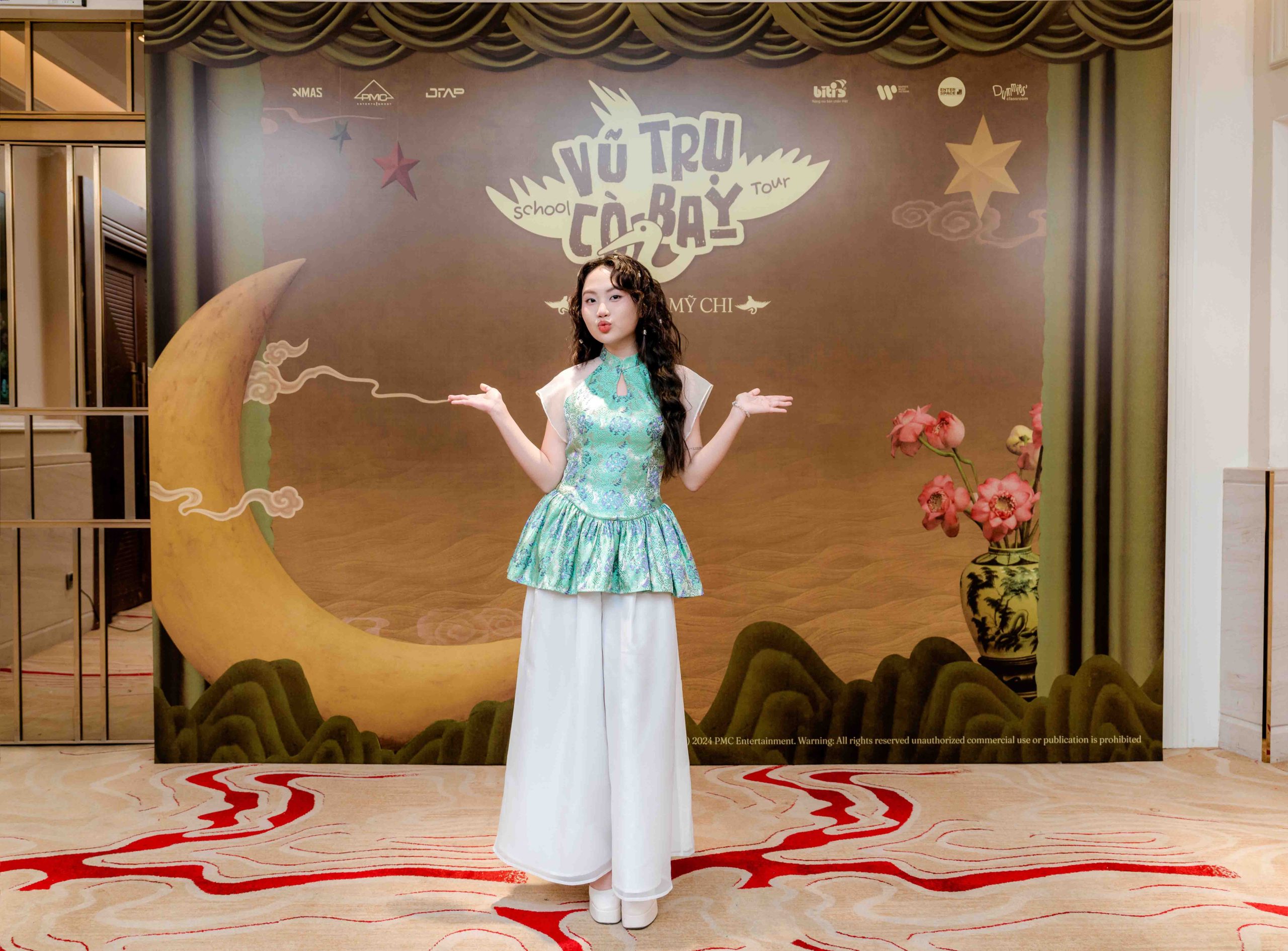 phương mỹ chi ở họp báo school tour 2024