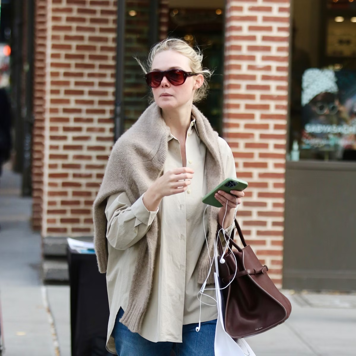Elle Fanning - The Row túi xách