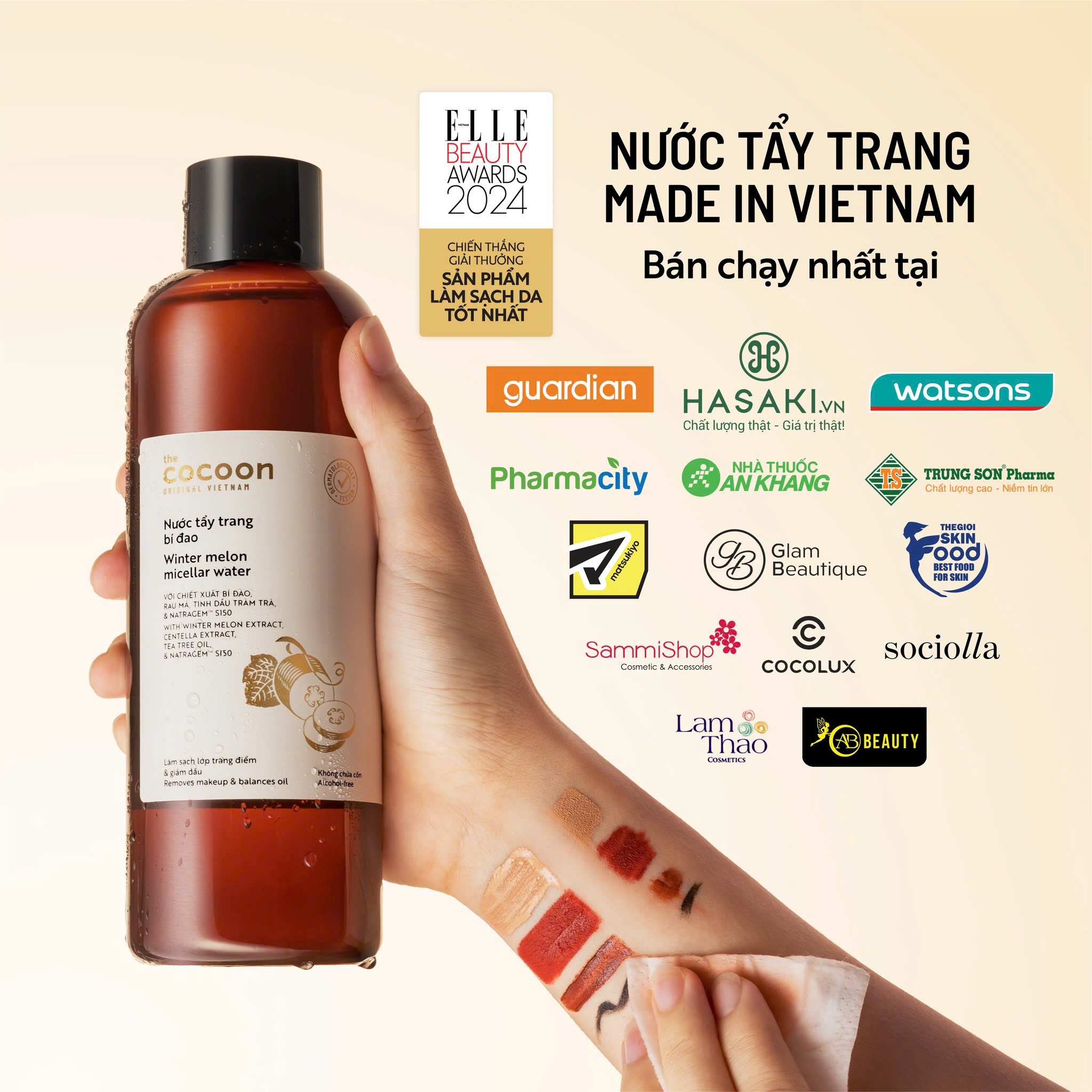 cocoon - bàn tay cầm chai nước tẩy trang bí đao Cocoon