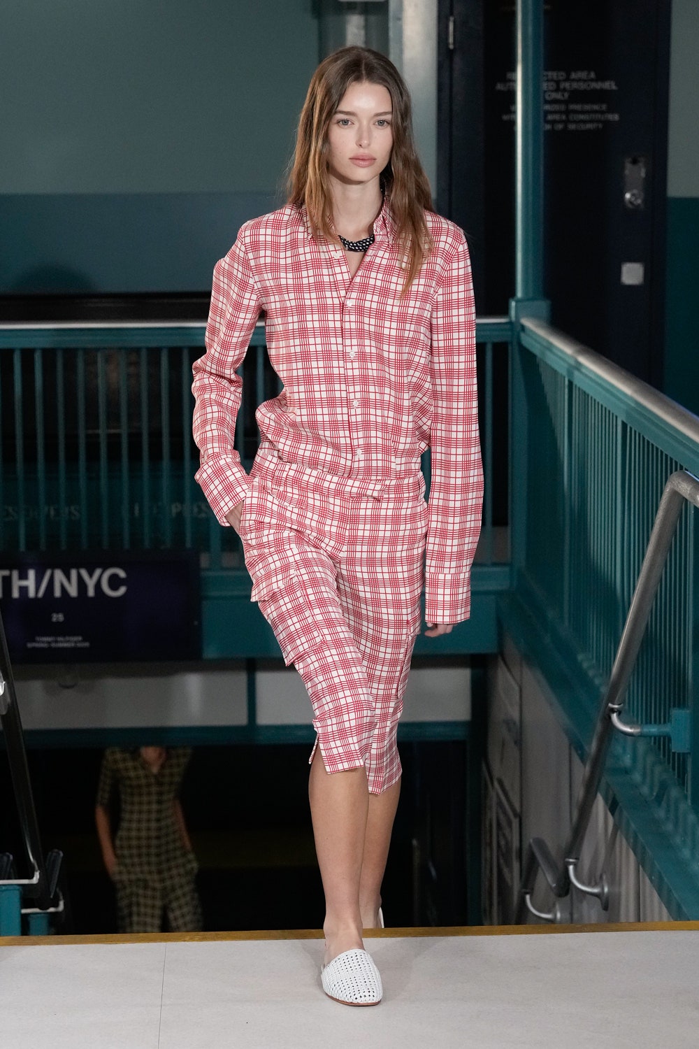 quần sọc đỏ Tommy Hilfiger