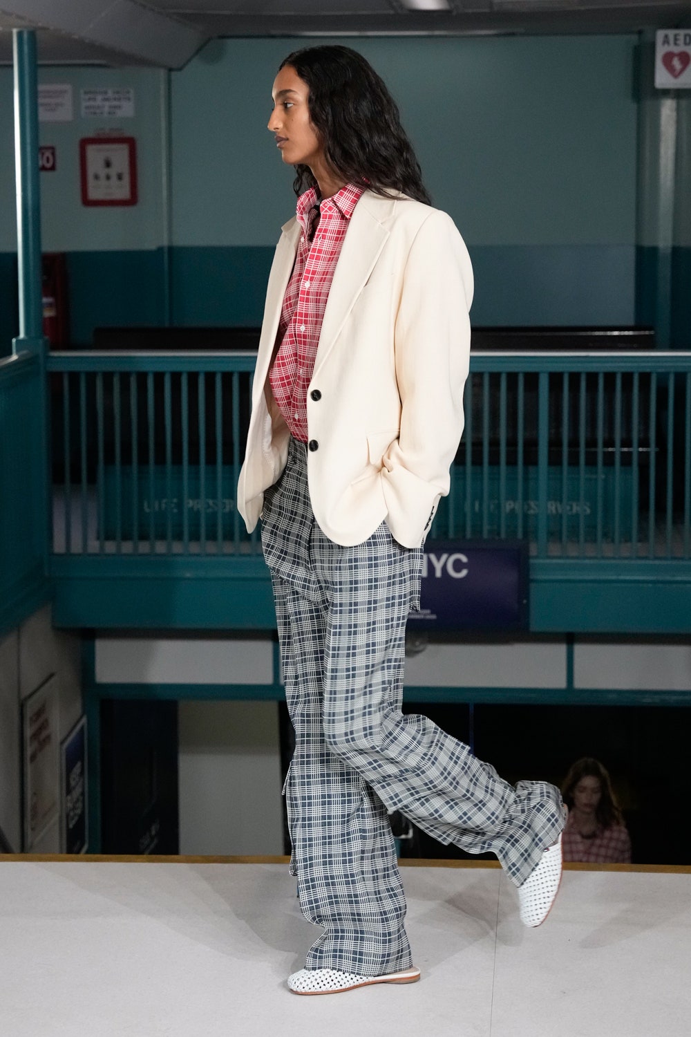 blazer trắng Tommy Hilfiger
