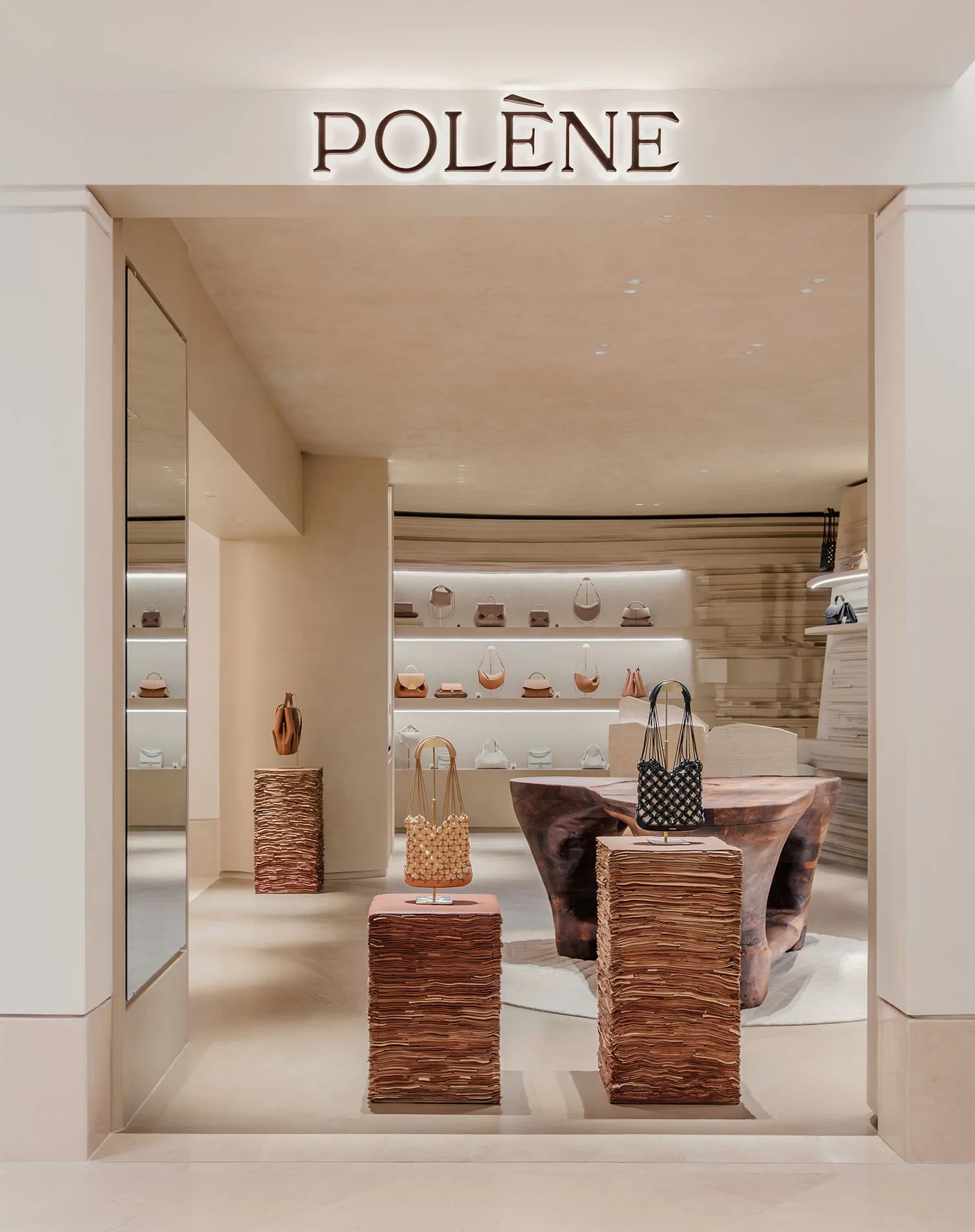 cửa hàng polene