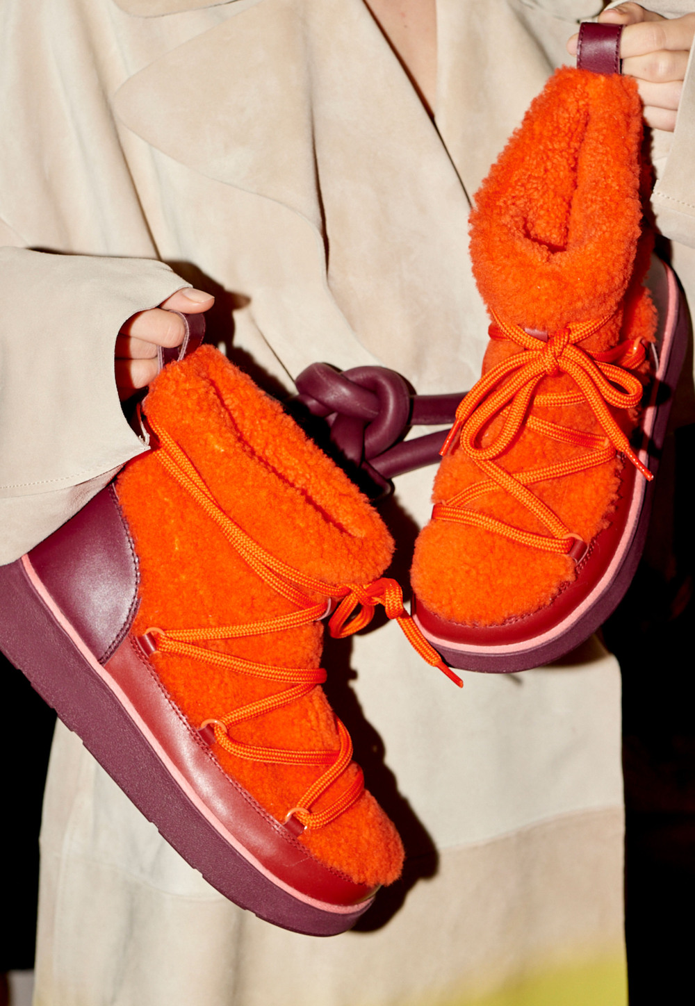 sneaker cao cổ đỏ