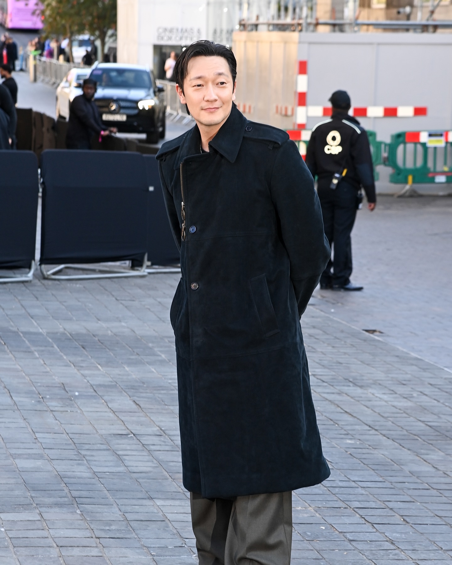 khách mời diện trench coat