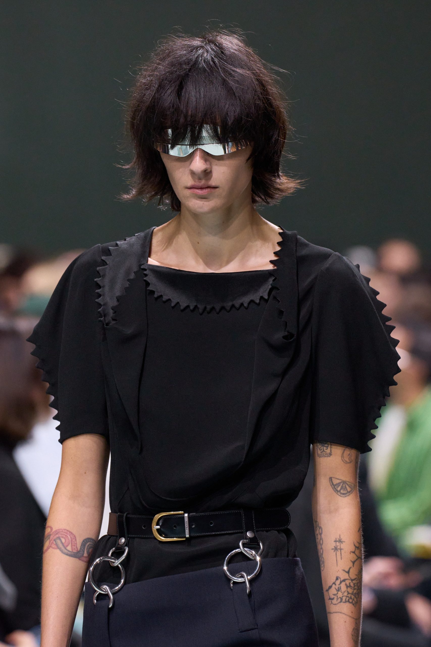 đầm tay phồng prada