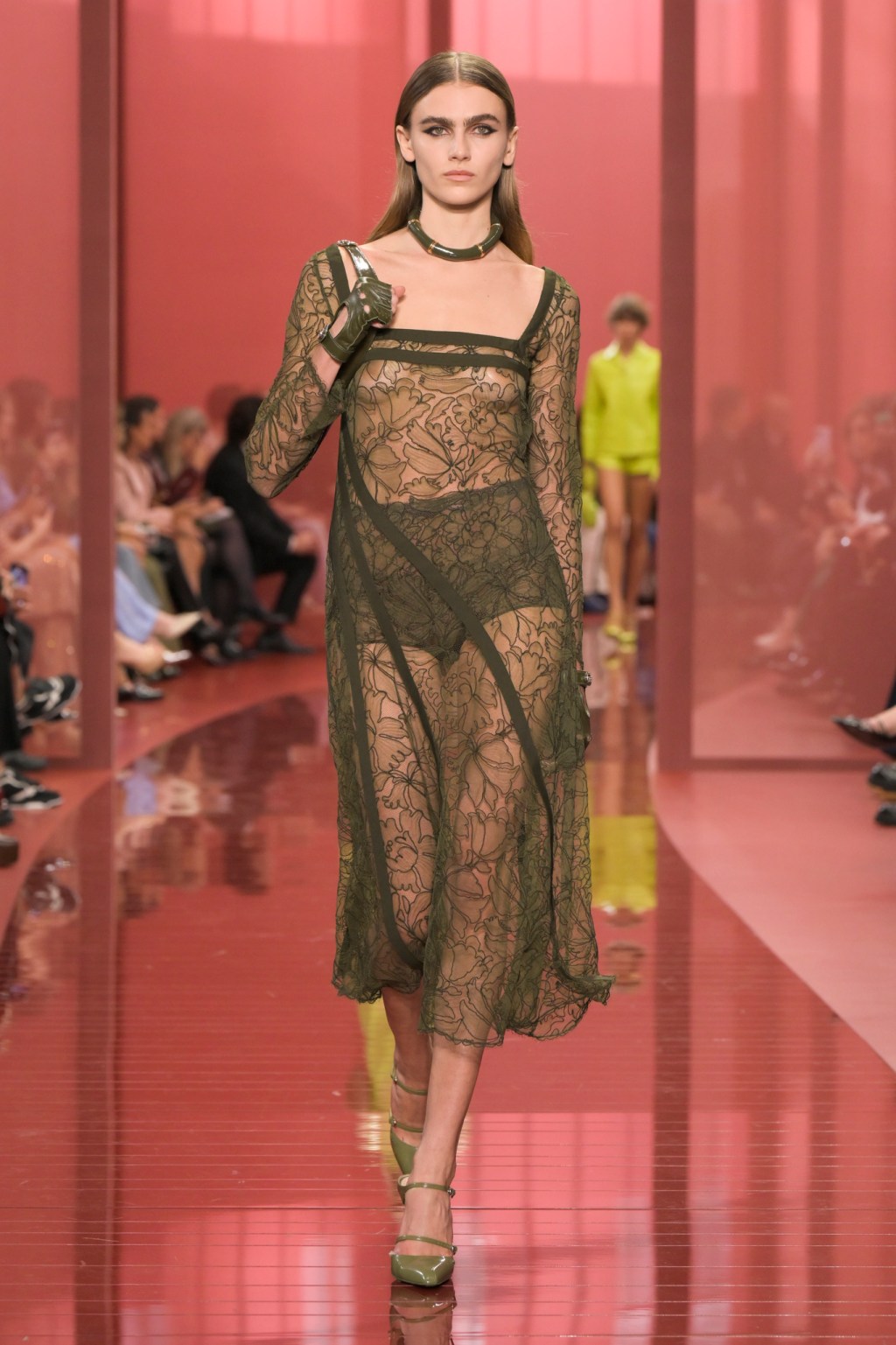 đầm xuyên thấu Gucci