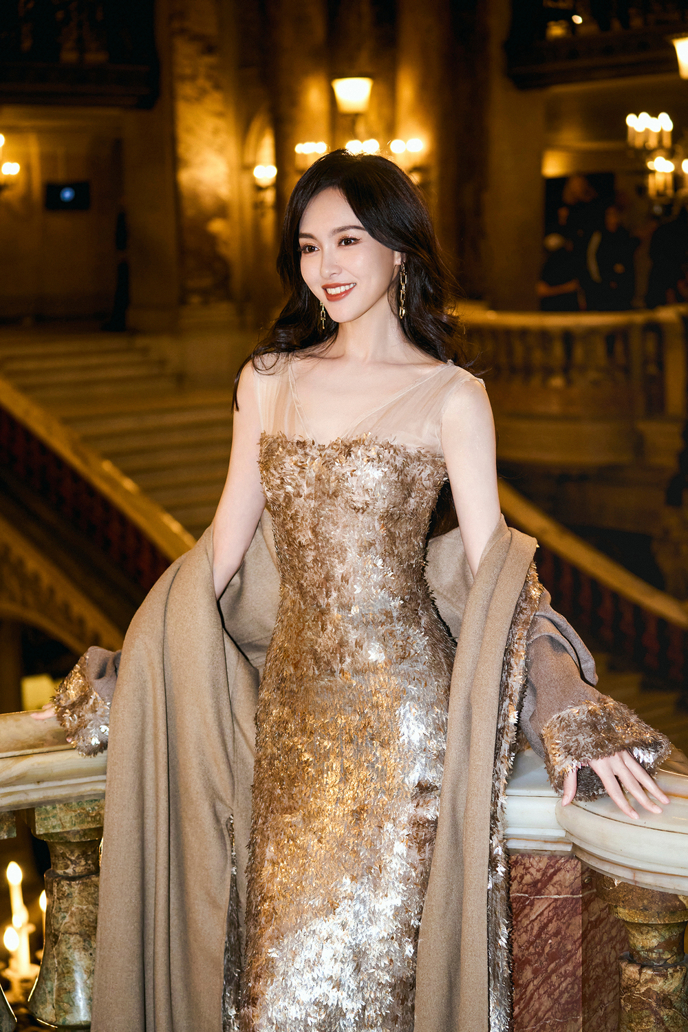 Đầm sequins màu vàng đường yên