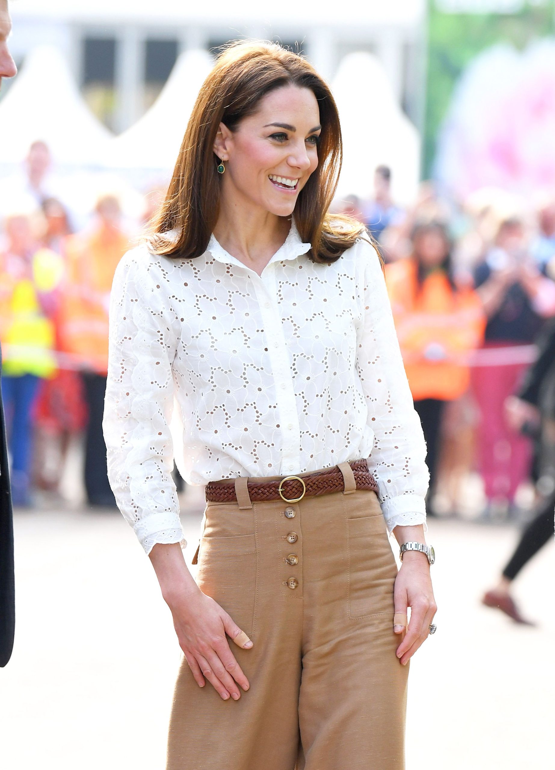 Công nương Kate - áo blouse