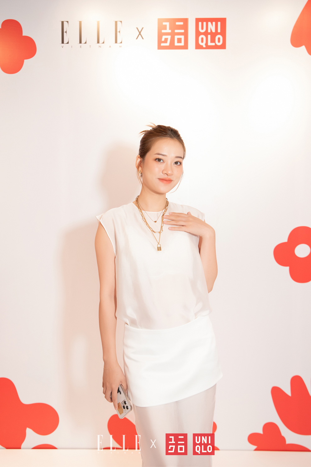 Mai Anh diện bản phối trắng uniqlo