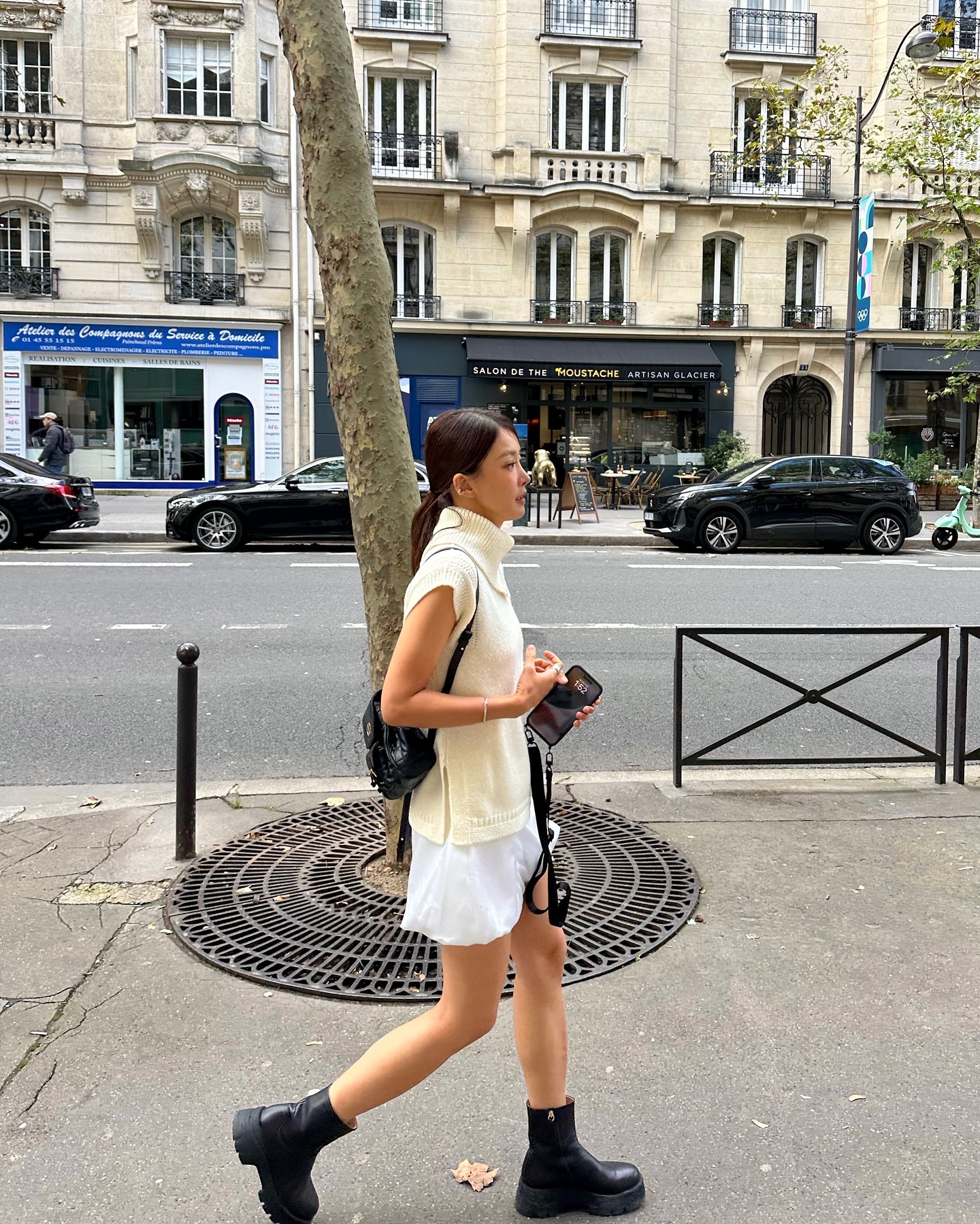 leesiyoung38 diện cặp xách đen