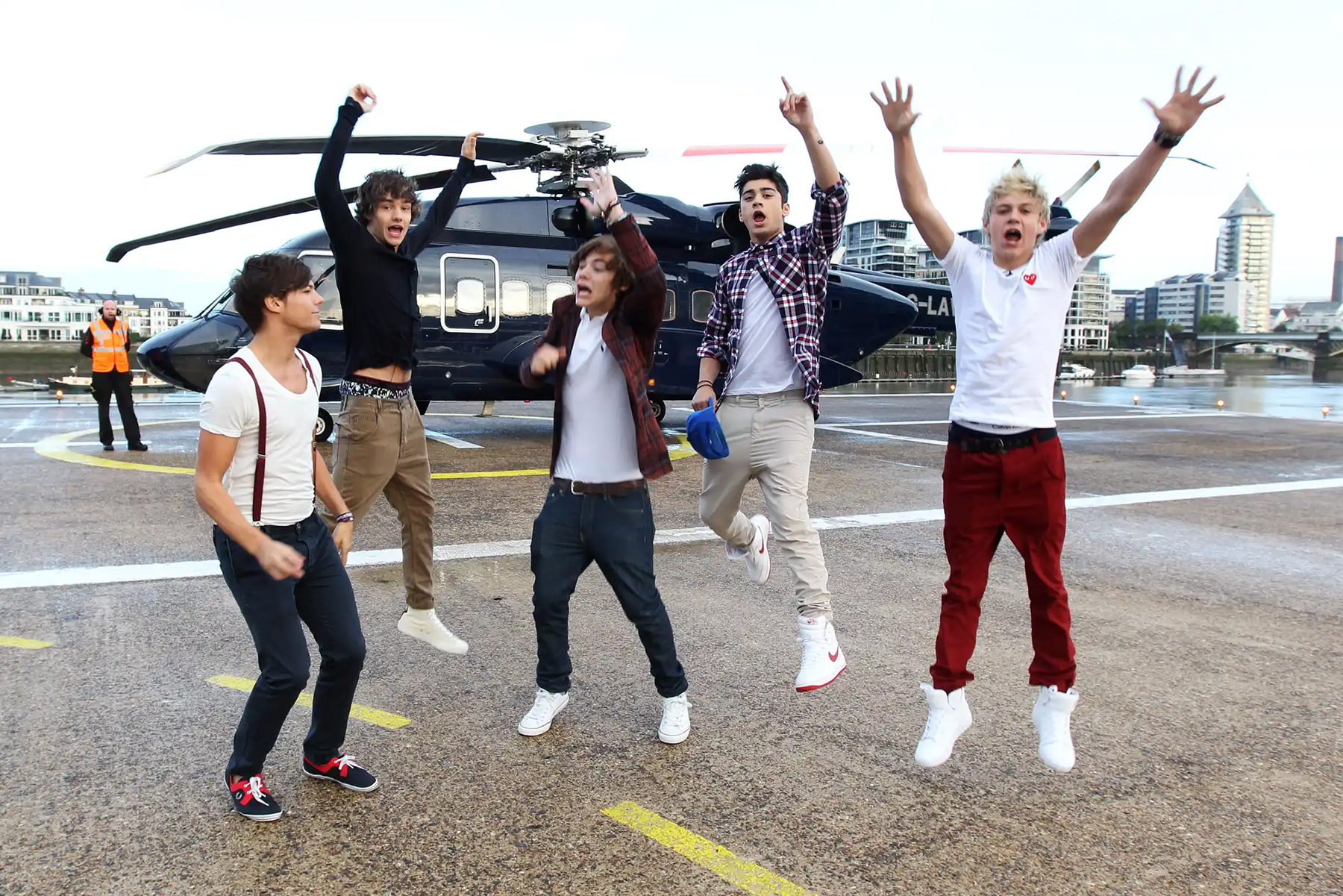 liam payne va one direction đi máy bay