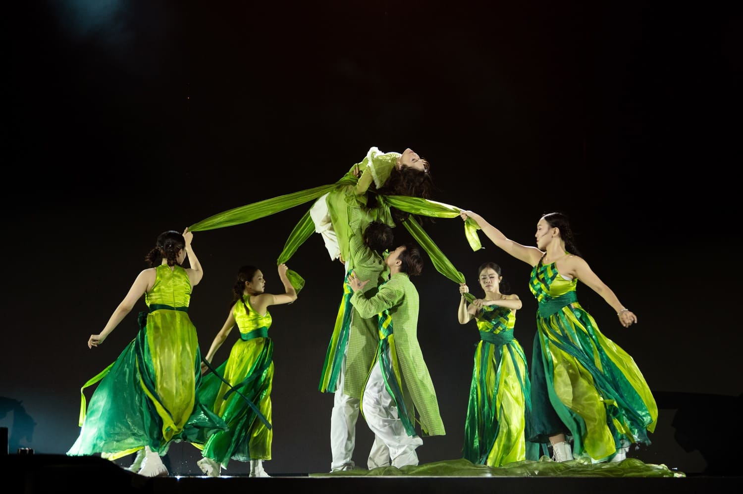 PMC thể hiện vũ đạo chuyên nghiệp trong show Vũ trụ Cò bay