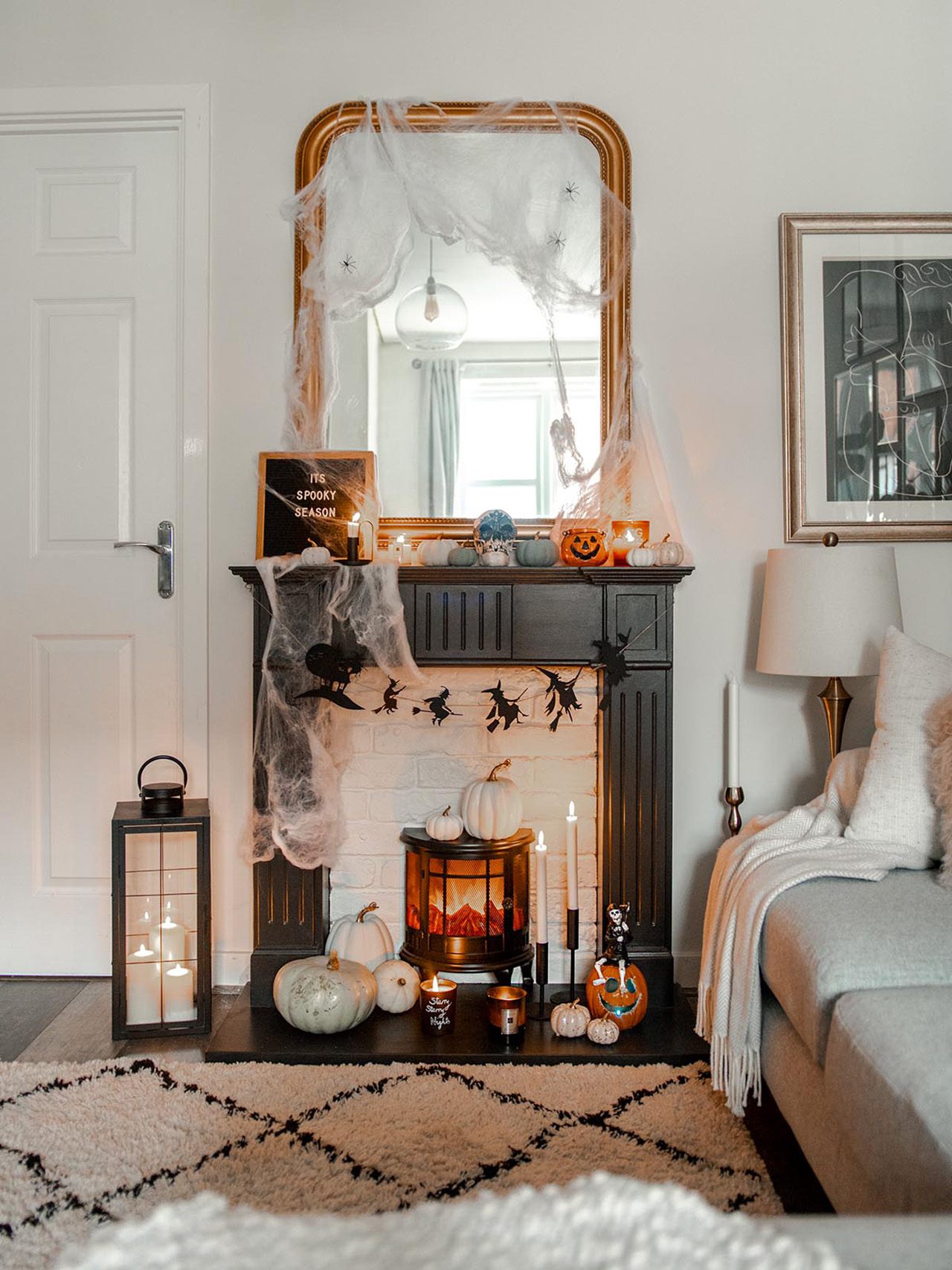 phong cách trang trí halloween thay đổi màu sắc