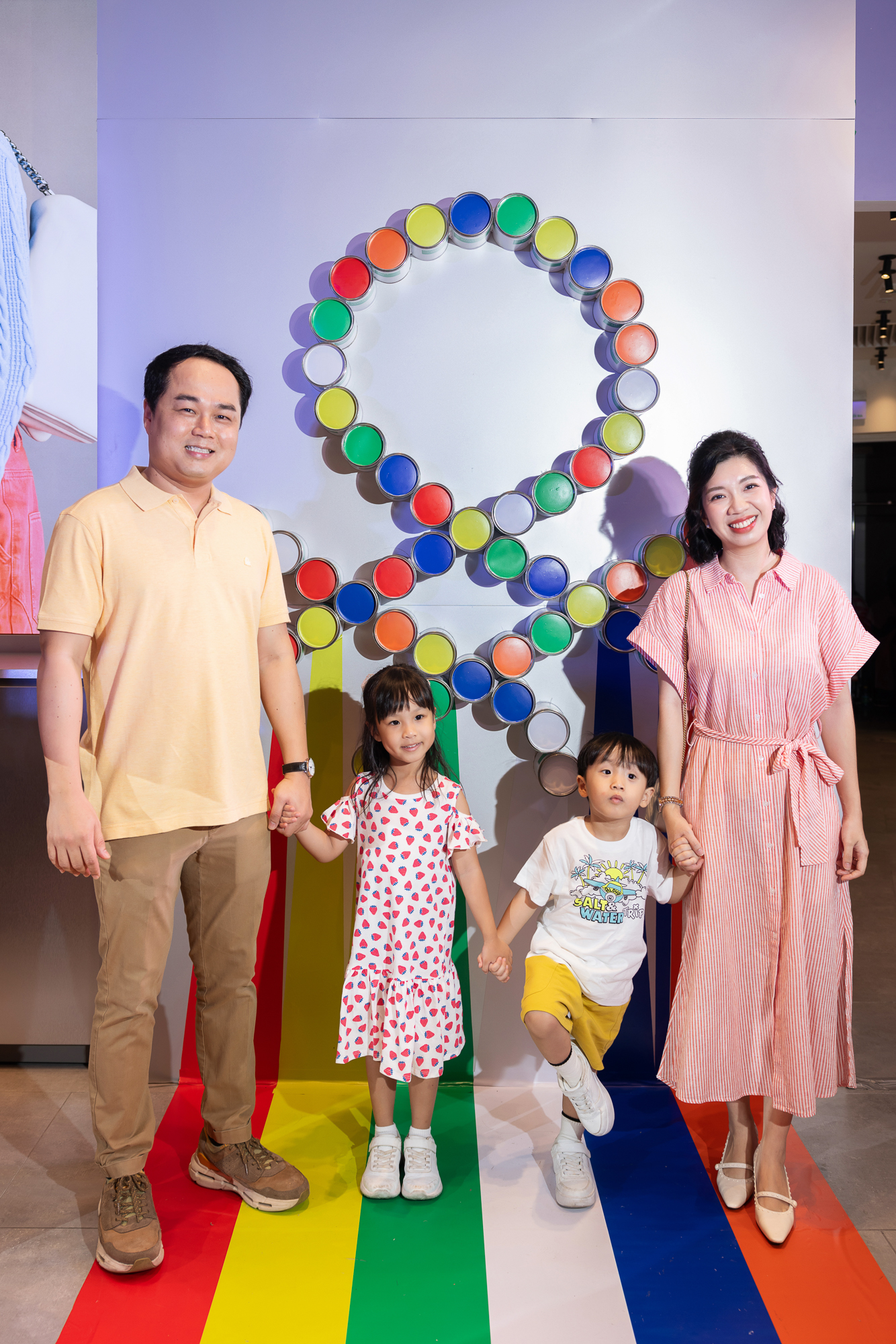 Gia Đình Mỹ Thuận diện bản phối của thương hiệu United Colors of Benetton