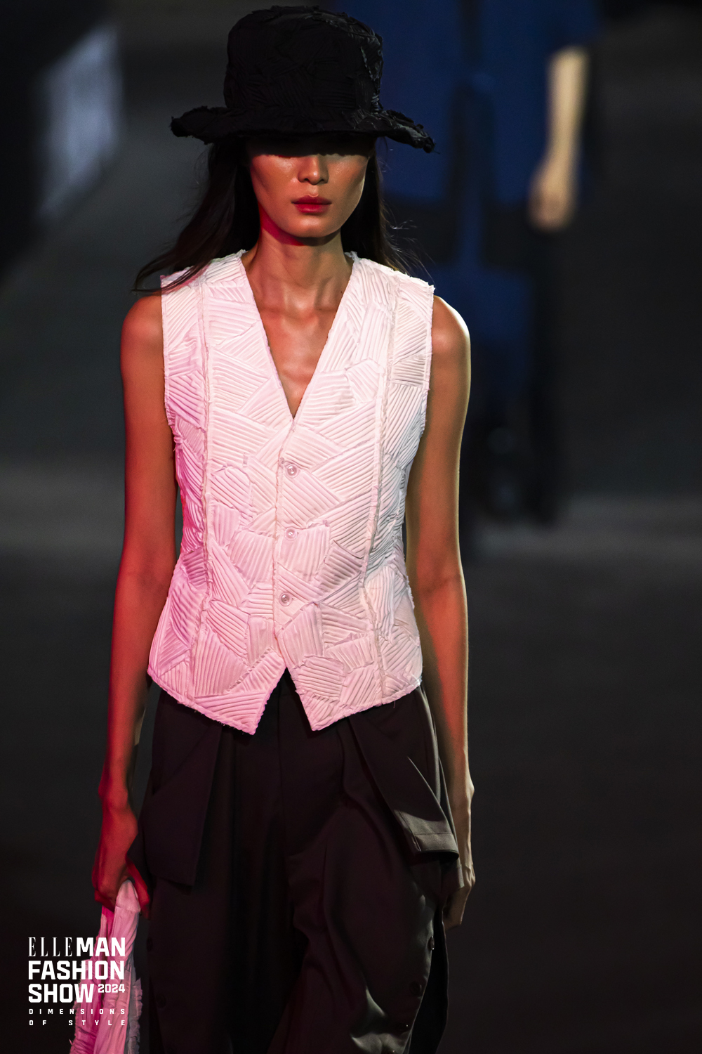 ghi lê phối quần tây elleman fashion show