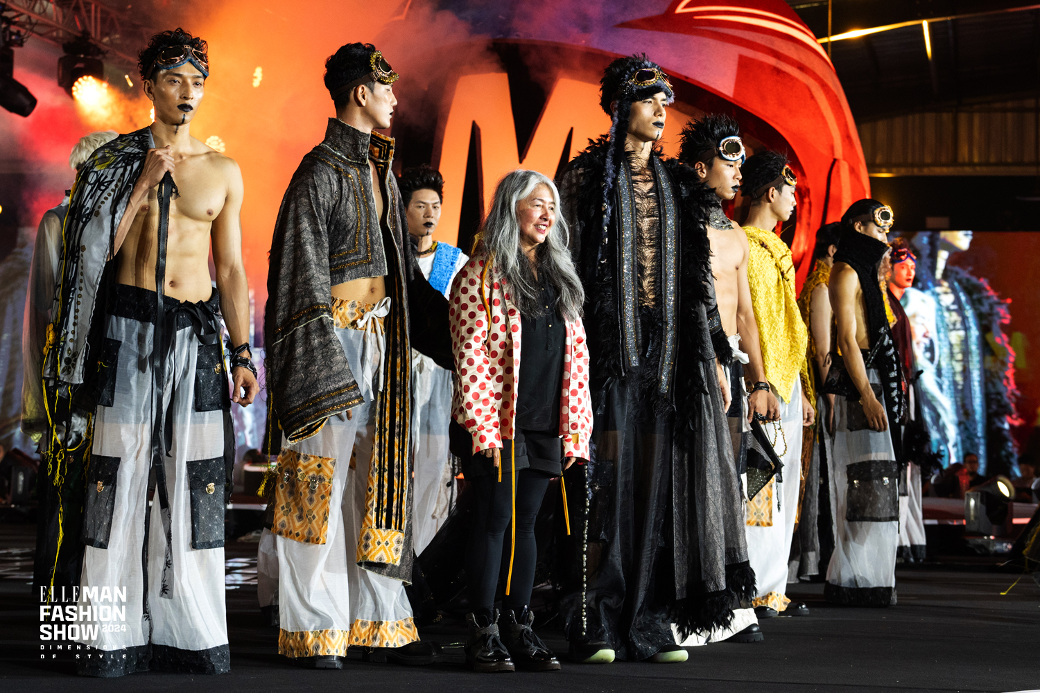 nhà thiết kế Mai Lâm và người mẫu trên sân khấu ELLEMAN Fashion Show 2024