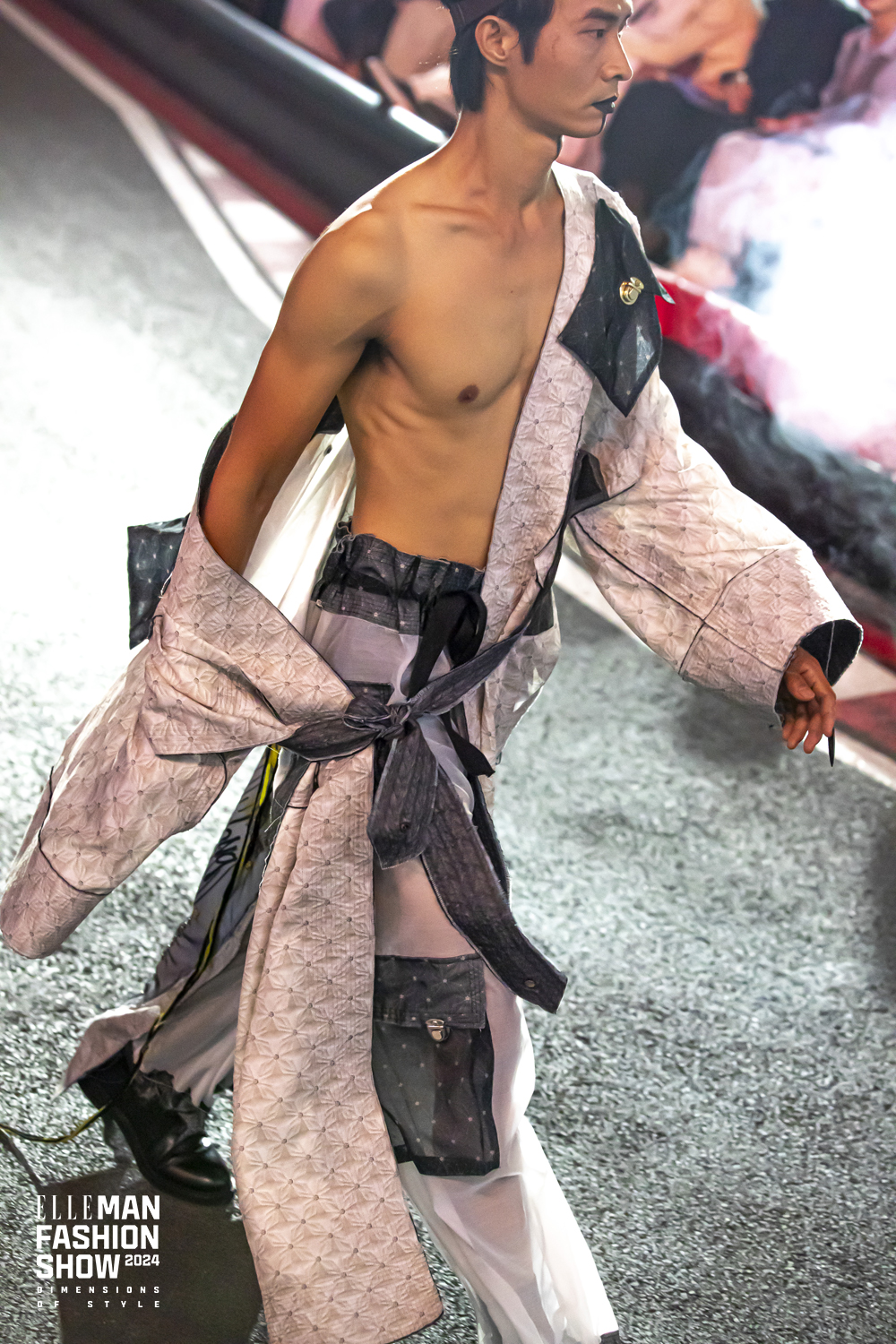 áo cắt xẻ Mai Lâm elleman fashion show