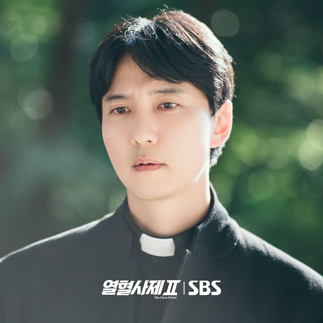 sbsdrama.official thời trang phim linh mục nhiệt huyết